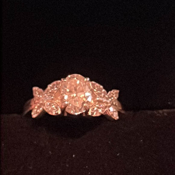 1ct moissanite ring. - Picture 3 of 7
